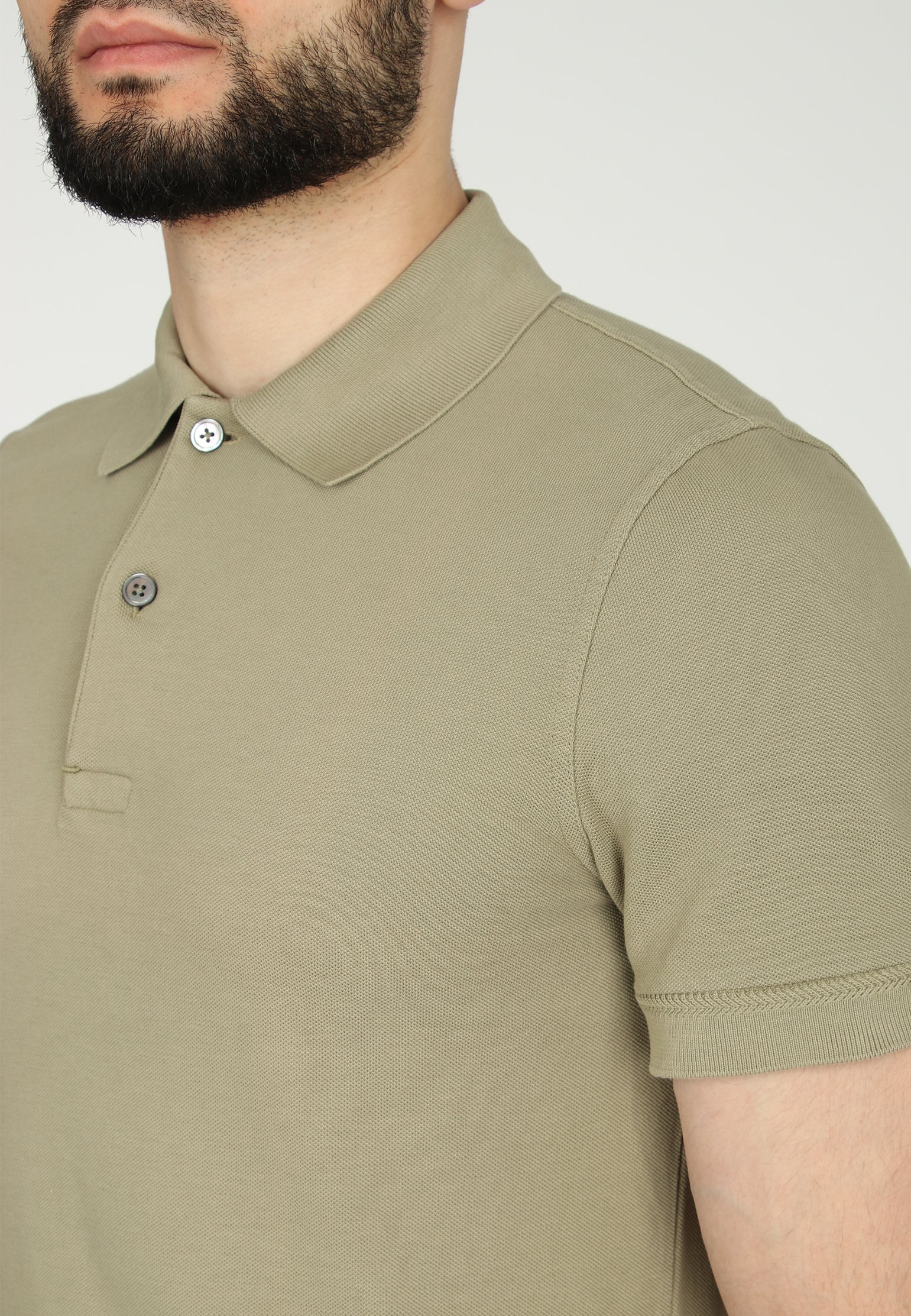 Polo TOM FORD Color: olive (Code: 1923) in online store Allure